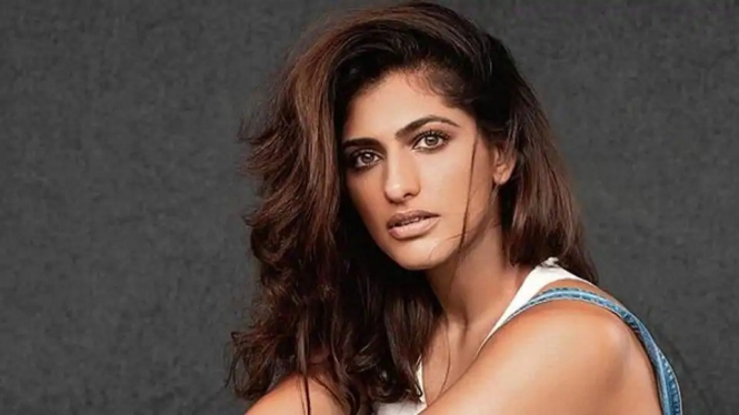 Aktris Bollywood Kubbra Sait Mengaku Kehilangan Keperawanan Saat Tes Covid-19 (Foto hindustani.com)