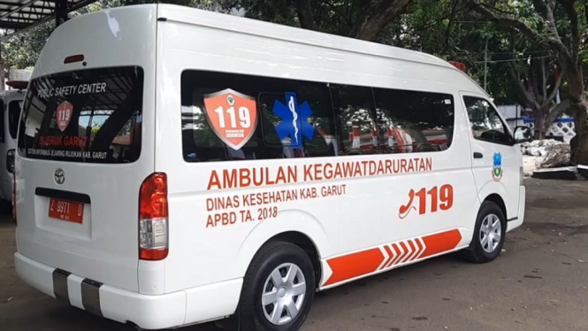 mobil ambulans garut
