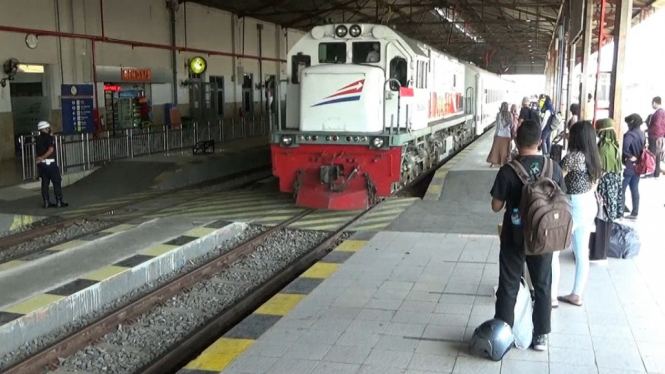 PENUMPANG KERETA MENINGKAT.MADIUN