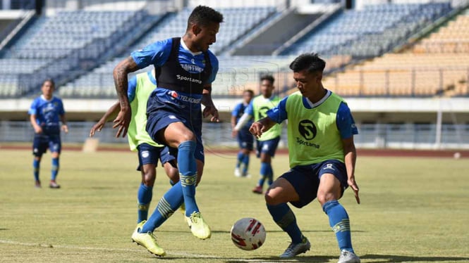 Wander Luiz dan Henhen di training match