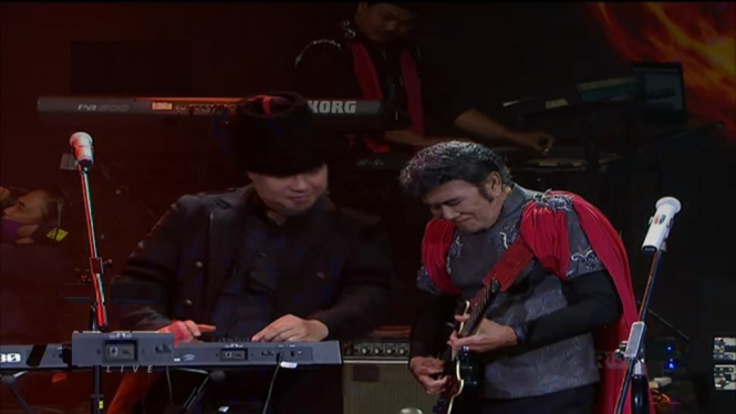 Duet Dua Legenda, Rhoma Irama dan Ahmad Dhani, Kolaborasi Dua Genre Musik Berbeda (Foto Tangkap Layar Live RCTI)