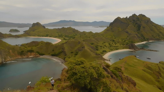 Eksotisme Pantai Tiga Warna Pulau Padar Bagai Negeri Dongeng