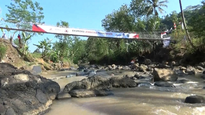 Bakrie Amanah Bikin Jembatan Peduli Negeri di Bandung Barat Jabar
