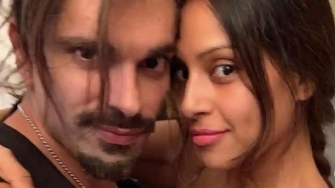 Dirumorkan Hamil, Ini Jawaban Aktris Seksi Bipasha Basu dan Karan Singh Grover (Foto Instagram)