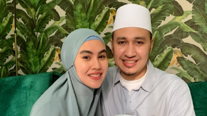 Kartika Putri dan Habib Usman bin Yahya Larang Anak-anaknya Main HP (Foto: Instagram/@kartikaputriworld)