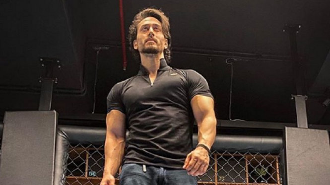 Pesona Kegagahan Tiger Shroff Membuat Tigerian Tak Pernah Melewatkannya (Foto Instagram)