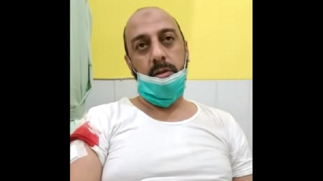 Ditusuk Orang Tak Dikenal, Syekh Ali Jaber Cabut Sendiri Pisau dari Tubuhnya (Foto Tangkap Layar Youtube)