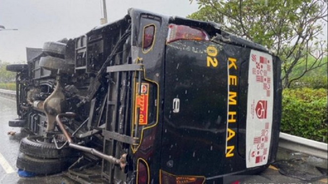 Viral Bus Kemhan Kecelakaan di Tol Jagorawi, Ini Kata Juru Bicara Prabowo (Foto Twitter)