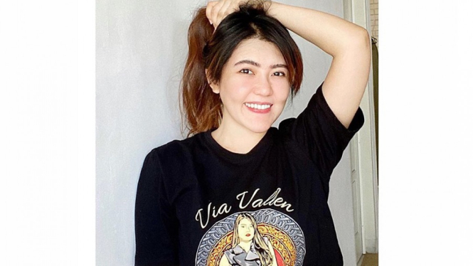 Netizen Geger dengan Penampakan Foto Pedangdut Via Vallen Saat Masih SMP (Foto Instagram)