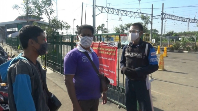 Calon Penumpang KRL Bermasker Scuba Dilarang Masuk Stasiun Rangkasbitung