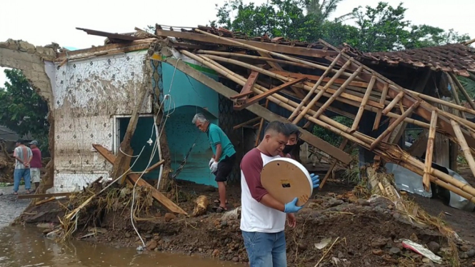 banjir bandang sukabumi8