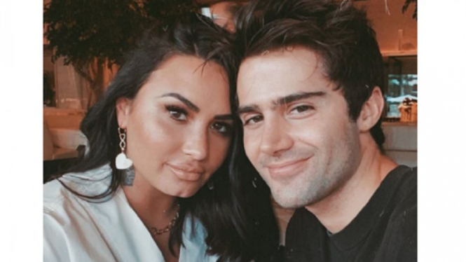 Baru Dua Bulan Tunangan, Demi Lovato dan Max Ehrich Dikabarkan Putus (Foto: Instagram/@maxehrich)