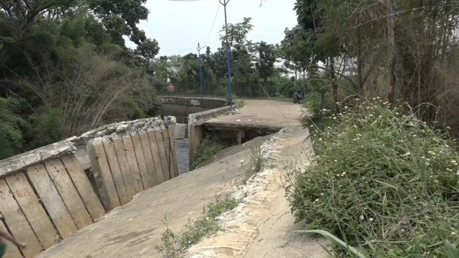 Jalan Inspeksi Kali Pesanggrahan Jakbar Amblas Sepanjang 30 Meter
