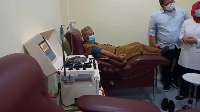 Sembuh Covid-19, Kadisdik Cirebon dan Seorang Dokter Donorkan Plasma Darahnya