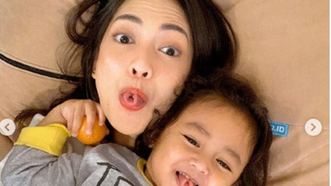 Ririn Dwi Ariyanti bersama anak. (Foto Instagram @ririndwiariyanti)