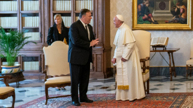 AS Paksa Vatikan Kecam China, Paus Tolak Bertemu Menlu Mike Pompeo