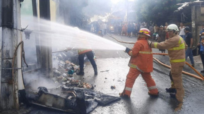 Trafo Listrik di Cipete Utara Jaksel Meledak dan Terbakar