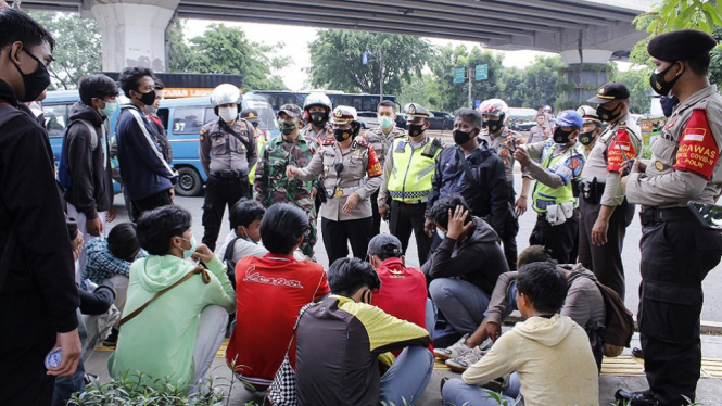 Satlantas Polres Metro Jakarta Timur Kawal Demo Antisipasi Penyebaran Covid-19 (Foto Istimewa)