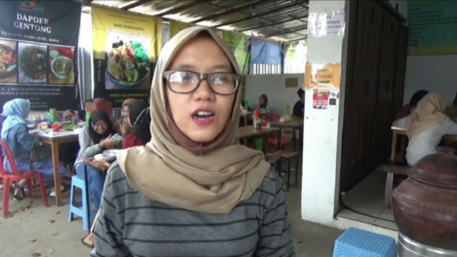 Gadis Sarjana Cantik Penjual Es Dawet Durian Kondang Viral di Kudus
