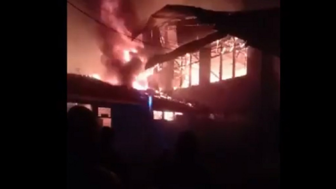 kebakaran pabrik triplek