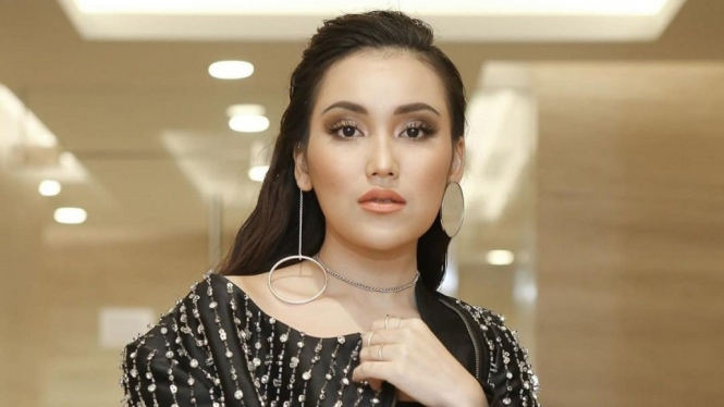 Asmara Ayu Ting Ting dan Adit Jayusman (foto instagram Ayu Ting Ting)