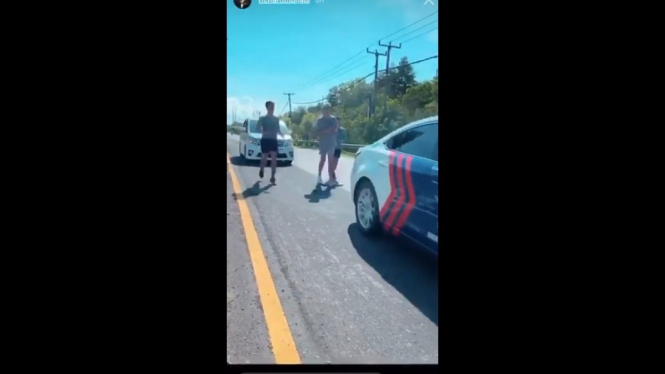 Video Viral Diduga Richard Muljadi Cucu Orang Terkaya di Indonesia Jogging Dikawal Polisi (Foto Tangkap Layar Video)