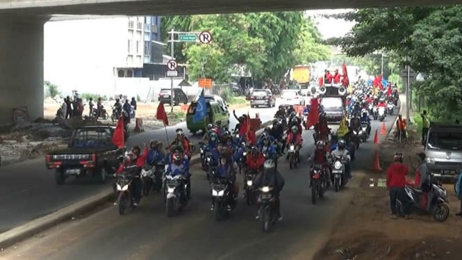 Ribuan Buruh Tangerang Bergerak Menuju Istana Negara Jakarta