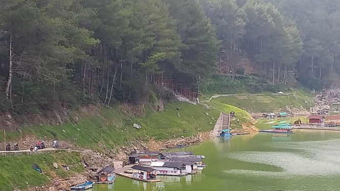 Telaga Menjer Lereng Gunung Seroja Tenang Penuh Energi