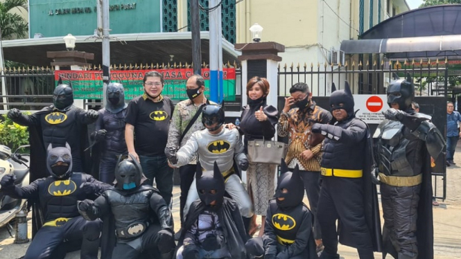 Ada Penampakan Batman di Pengadilan Negeri Jakarta Utara, Mau Demo? (Foto Istimewa)