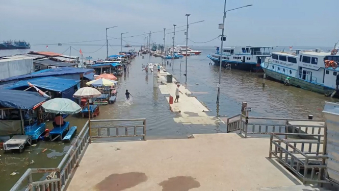 Pelabuhan Kali Adem dan Kawasan Permukiman Muara Angke Kebanjiran