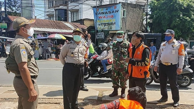 Pemprov DKI Jakarta Meraup Rp4,9 Miliar dari Denda Para Pelanggar Prokes PSBB (Foto Instagram Satpol PP DKI Jakarta)