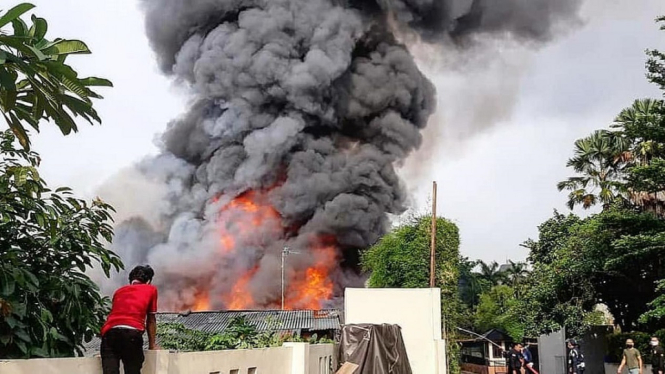 Sedikitnya 25 Rumah Terbakar di Kebayoran Lama, Jakarta Selatan, Tidak Ada Korban Jiwa (Foto Instagram)