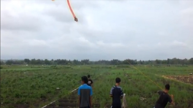 bermain layang-layang di area bandara bisa ditangkap