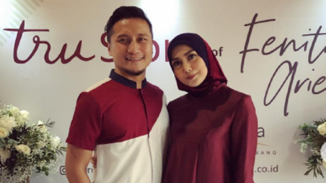 Fenita Arie Sempat Minta Cerai ke Arie Untung saat Diajak Hijrah (Foto: Instagram/@fenitarie)