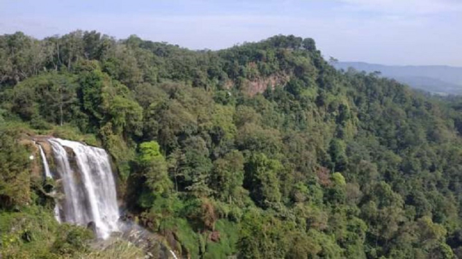 Curug Sewu Pesona Air Terjun Terbesar di Jawa Tengah