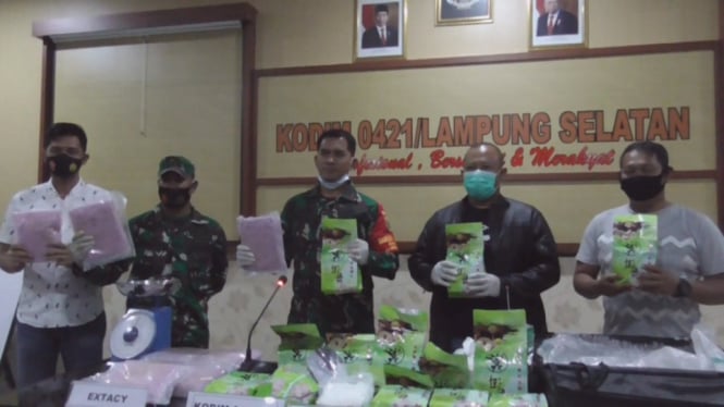 belasan kilogram sabu-sabu ditemukan di pinggir jalan-Lampung