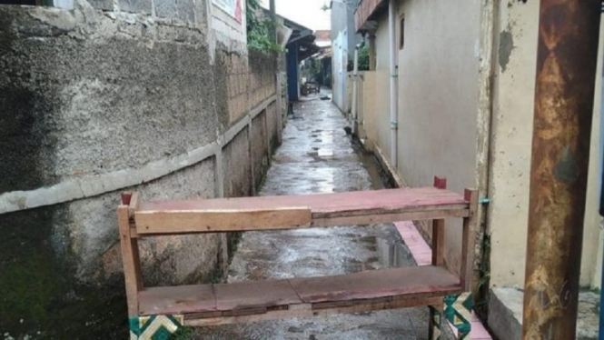 Ini Alasan Warga Tutup Jalan ke Rumah Pasien Corona yang Sedang Isolasi Mandiri (Foto Istimewa via Kumparan)