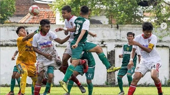 Syukran Arabia Samual bek Persebaya U-16 cetak gol