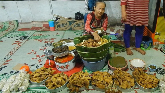 Nasi Ayam Semarangan Mirip Gudeg Berkuah