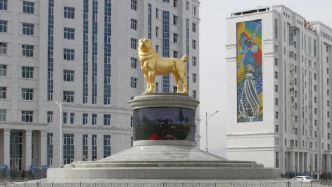 patung anjing alabai turkmenistan
