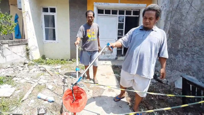 Waduh! Ditemukan Ular King Kobra dan Puluhan Anaknya di BekaWaduh! Ditemukan Ular King Kobra dan Puluhan Anaknya di Bekasi Timur Regencysi Timur Regency ular ki