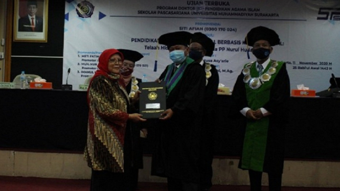 Inspiratif, Nenek 69 Tahun Raih Cumlaude Doktor Ilmu Agama Islam UMS (Foto Dok. Pribadi)