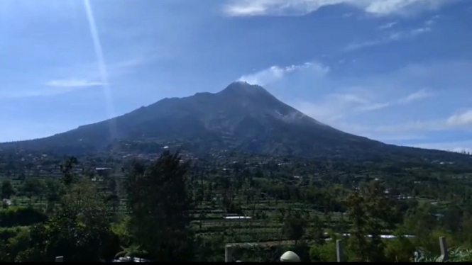 Gunung Merapi Erupsi, Guguran Material Belasan Kali