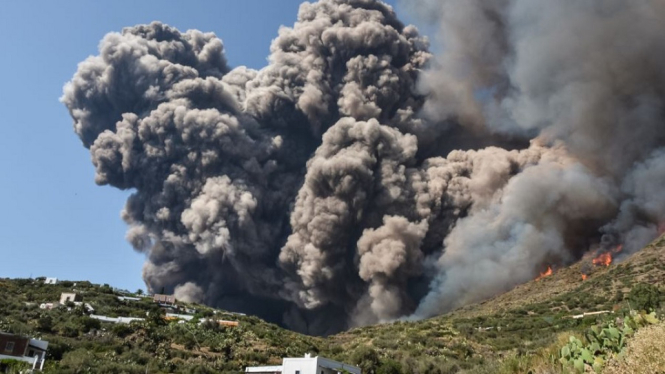 gunung stromboli