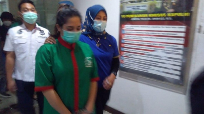 Terungkap, Selebgram Syaima Salsabila Konsumsi Ganja Tidak Sendirian (Foto Polres Metro Jakarta Barat)