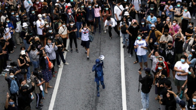 Sedikitnya 41 Orang Terluka Saat Demo Tuntut PM Mundur, Berakhir Ricuh (Foto Reuters)