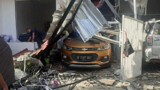 Rumah Mewah Hancur Berantakan Gegara Tabung Gas 12 Kg Meledak (Foto Berita Center)