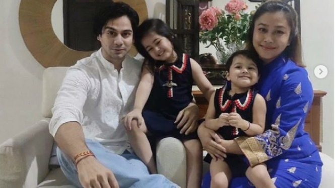 Lavanya Bhardwaj bersama istri dan dua putrinya. (Foto Instagram @lavanyabhardwaj)