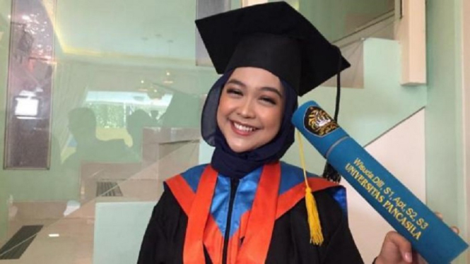 Ria Ricis Lulus Kuliah Diwisuda Secara Online Sebagai Sarjana Ilmu Kominikasi (Foto Instagram)