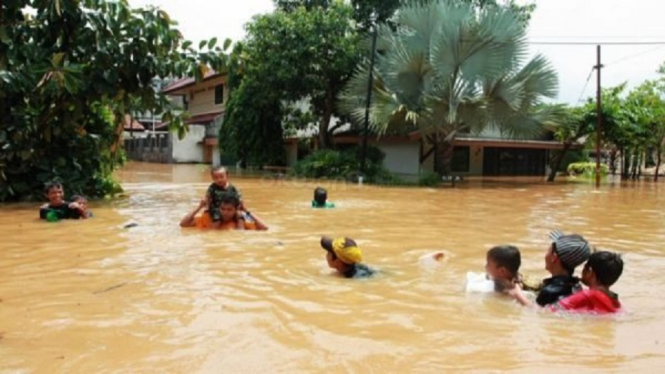 Mengenaskan, 1 Orang Tewas, 14.566 Rumah Terendam, Satu Hanyut Akibat Banjir (Foto KBKNews)
